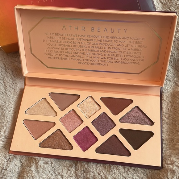 2 for $30 - Athr Beauty - BNIP Manifest Eyeshadow Palette - Picture 3 of 3